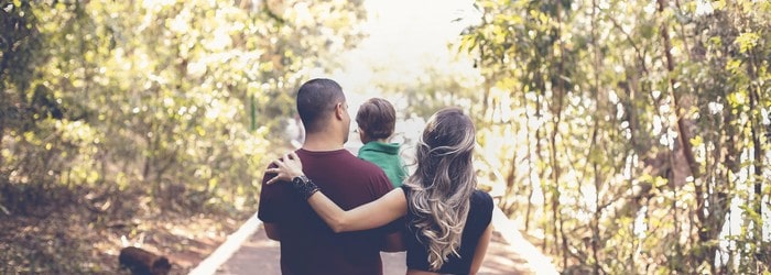 Famille en promenade - résilier un contrat MAIF
