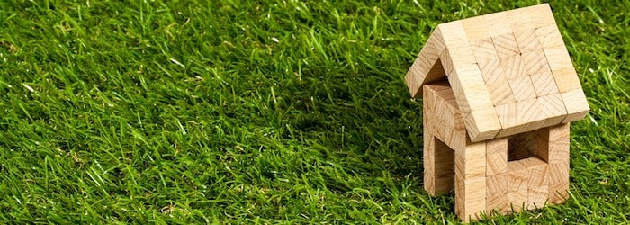 Maison miniature en bois - résilier son assurance habitation AGPM
