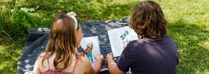 Enfants en train de lire - résilier un magazine jeunesse